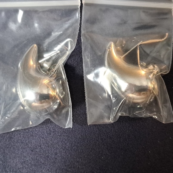 JULY LOTUS silver-tone Waterdrop earrings. NWT - Picture 2 of 5